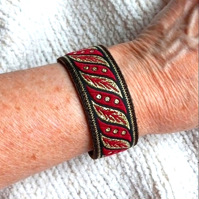 Embroidered Ribbon On Suede Leather Snap Bracelet - Custom Size Color 15$